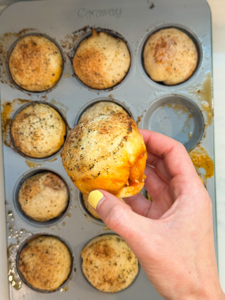 garlic butter pizzaz rolls