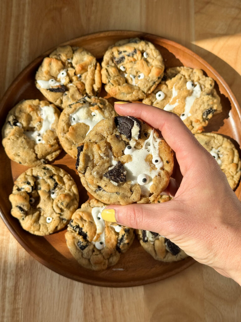 spooky oreo fluffernutter cookies