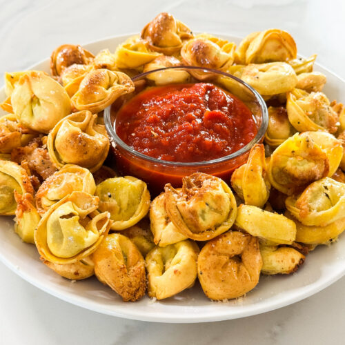 tortellini pasta chips with marinara dipping sauce